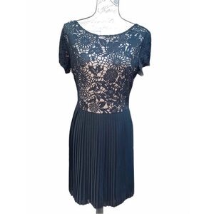 Women’s Black Lace Chiffon Flare Dress Size Large V-Back Pleated Skirt Elegant